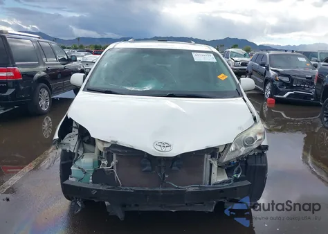 2011 Toyota Sienna Limited V6 z USA, uszkodzony, nr VIN 5TDYK3DC5BS076929